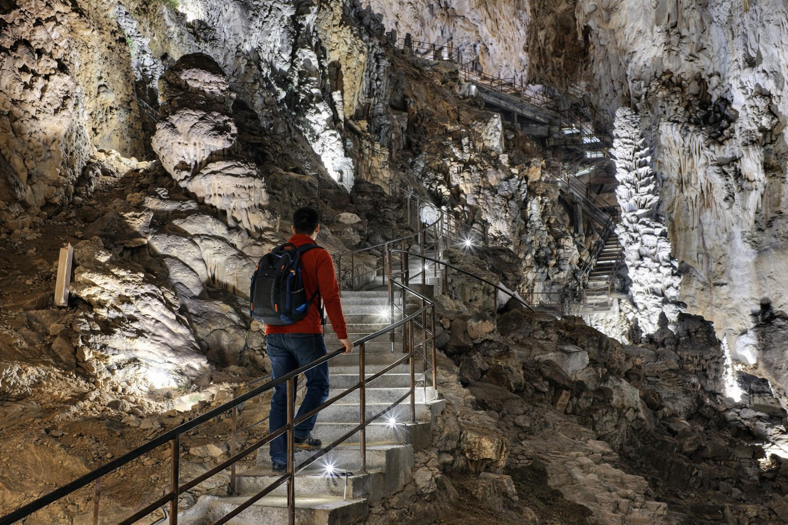 Panoramabild in der Grotta Gigante Höhle.