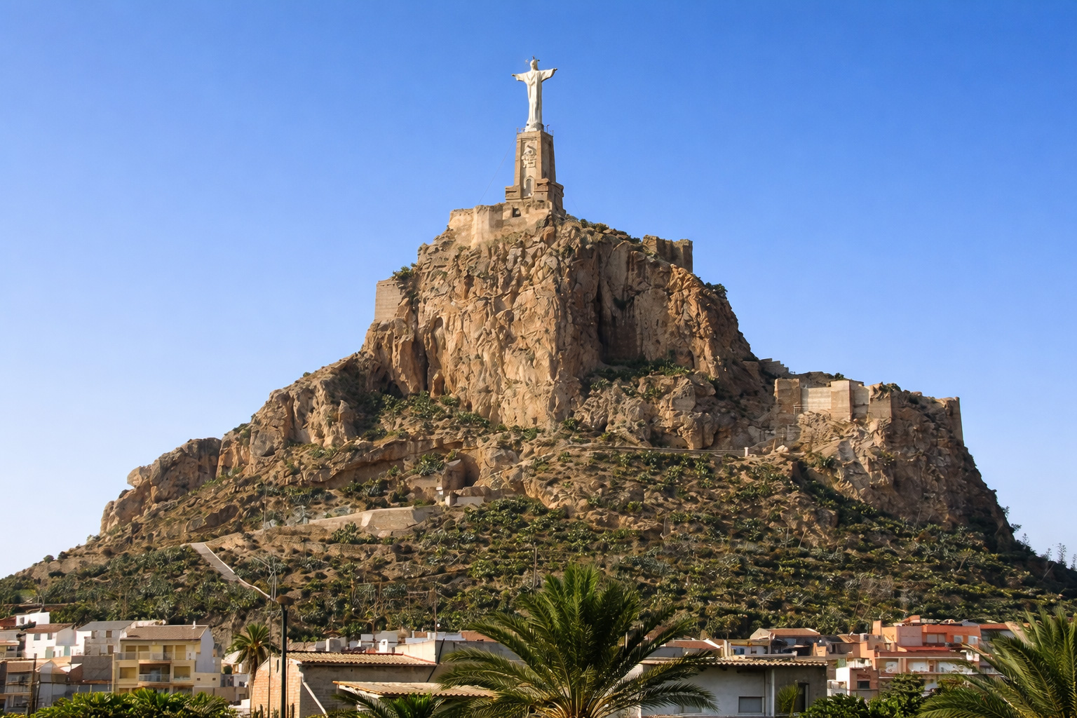 Panorama auf Monteagudo Castle und Cristo Statue