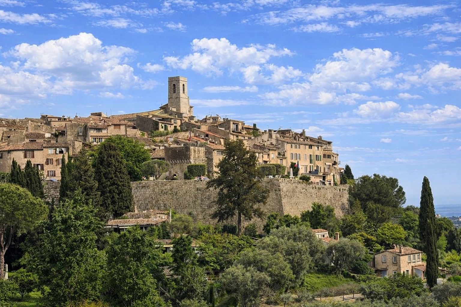 Saint-Paul-de-Vence bei Mittagssonne