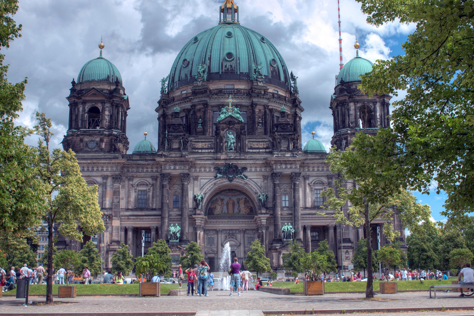 Der Berlinder Dom mit dem Lustgarten