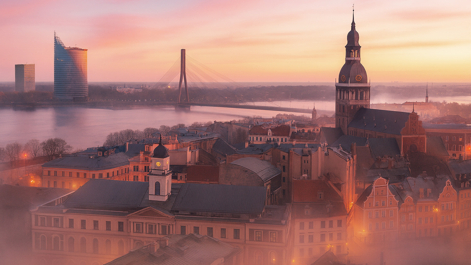 Die Skyline von Riga in Lettland in der Morgenröte.